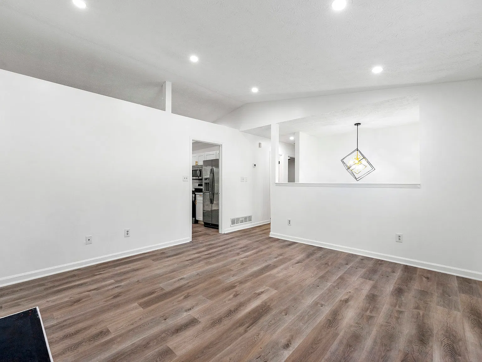 5 bed, 2737 sqft, $2,249 — Photo 2