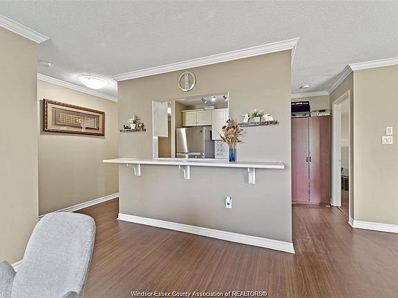 5th image of 3000 Sandwich St #306