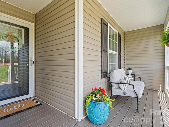 5th image of 234 Planters Row Rd