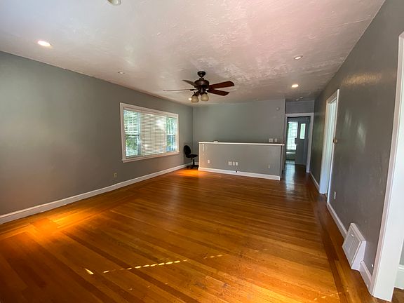 4th image of 3907 Whittle Ave