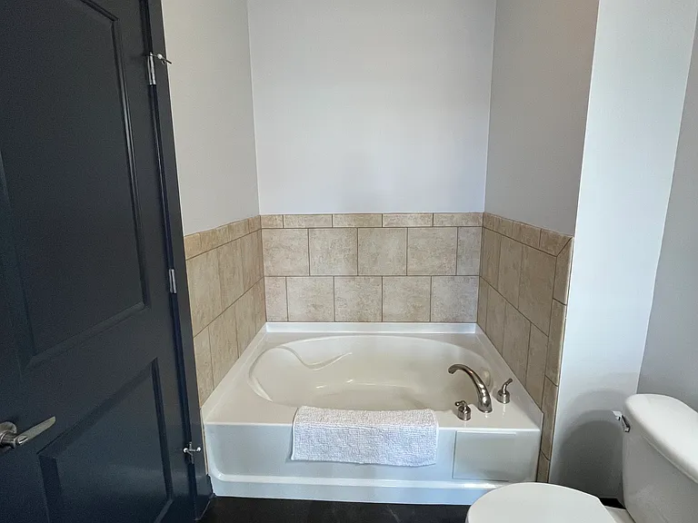 445 W Blount Ave #314 — Photo 17