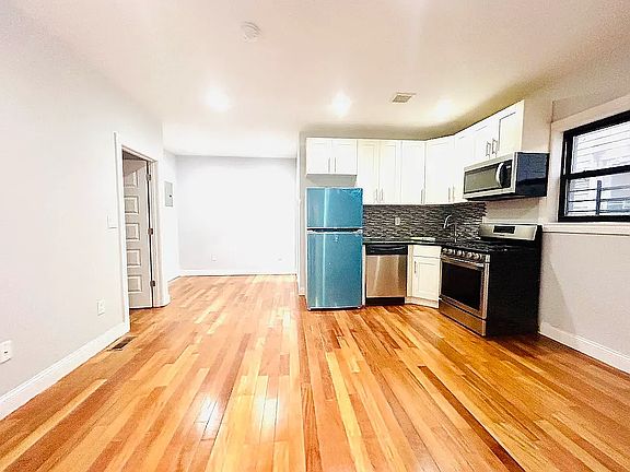 2nd image of 65 Glen St #1A