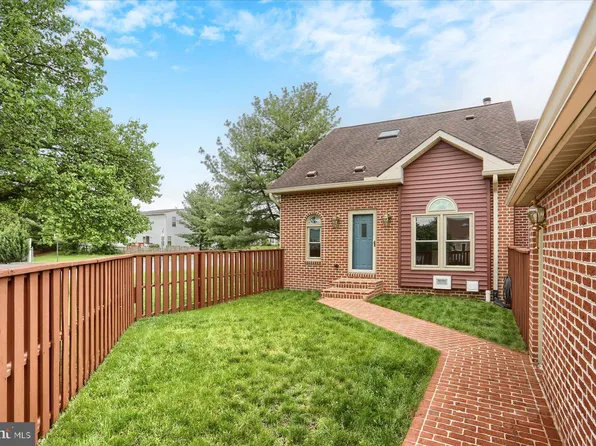 510 Peppercorn Sq, Enola, PA 17025