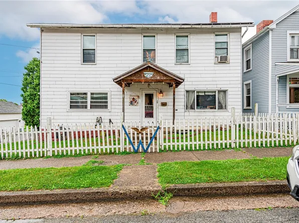 28 N High St, Scottdale, PA 15683