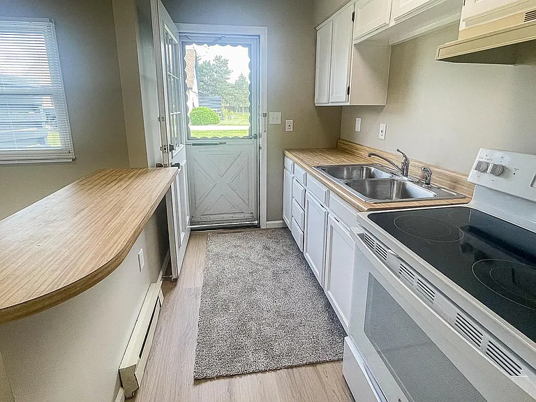 1312 Spring Village Dr — Photo 10