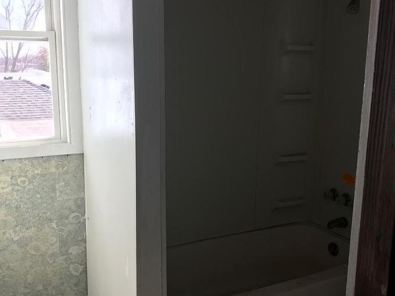 5th image of 2215-2217 S Elm St