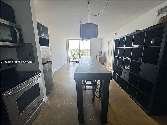 3rd image of 2000 NE 135th St APT 606
