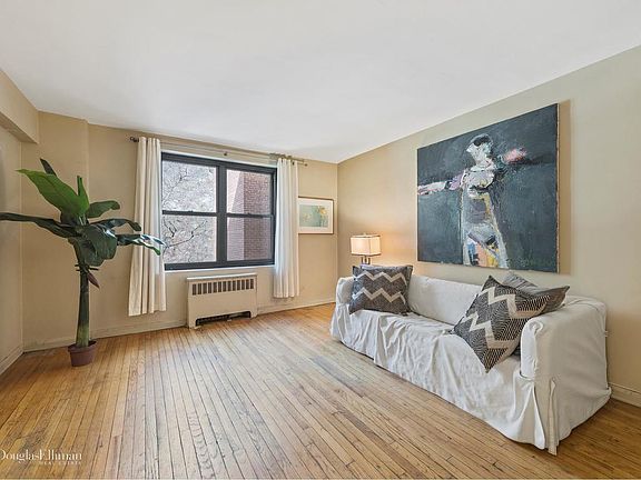 4th image of 4523 Broadway APT 6H