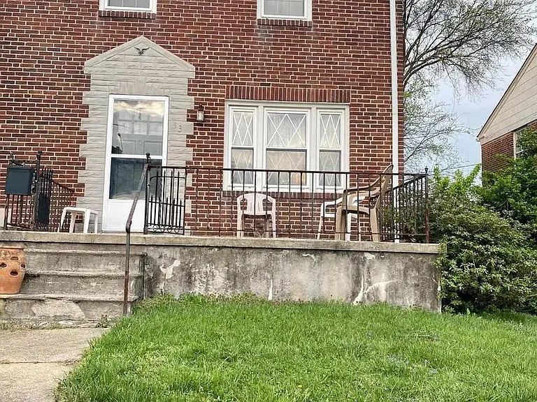 33 Darrow Dr — Photo 1