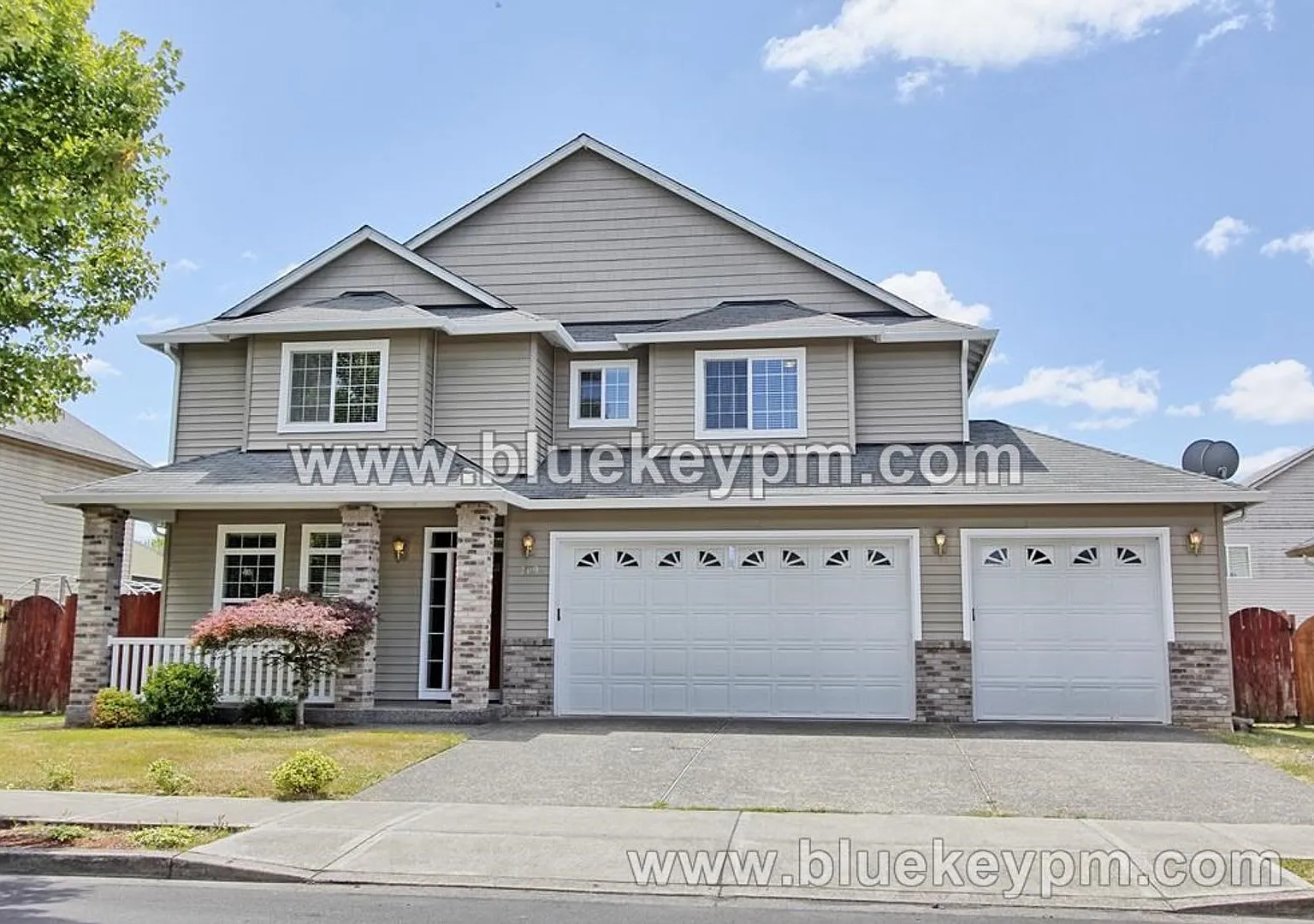 Battle Ground Home with 4 Bed, 2.5 Bath and Den/Office — Photo 1