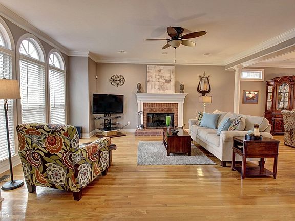 3rd image of 350 Northcrest Dr