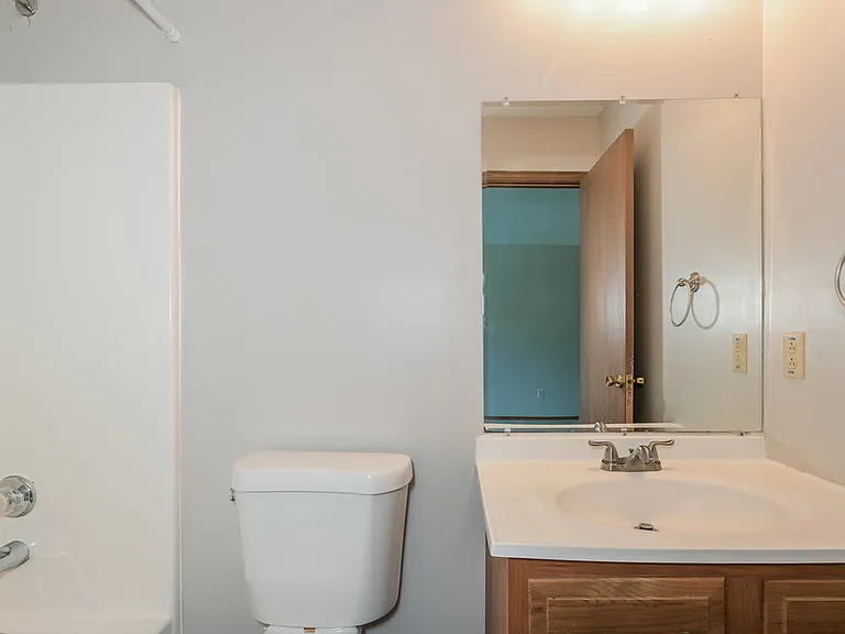 402 Waterside Dr — Photo 12