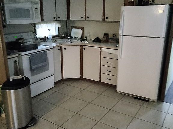 5th image of 215 Tiel Ave
