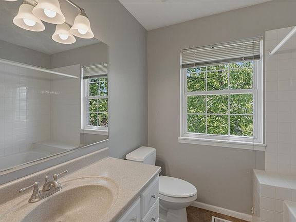 5th image of 4709 Southhampton Dr