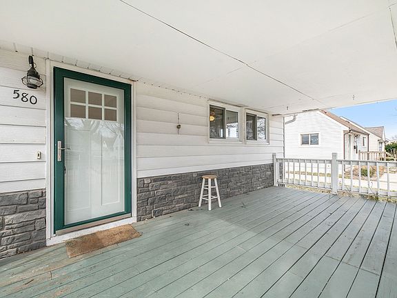 3rd image of 580 Woodlawn Ave