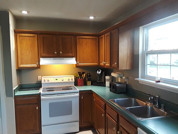 3rd image of 550 River Oaks Dr