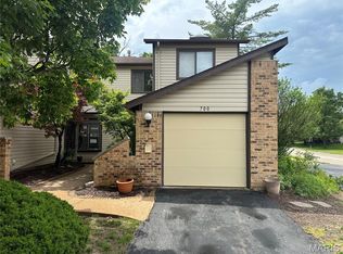 700 Windy Ridge Dr, Ballwin, MO 63021