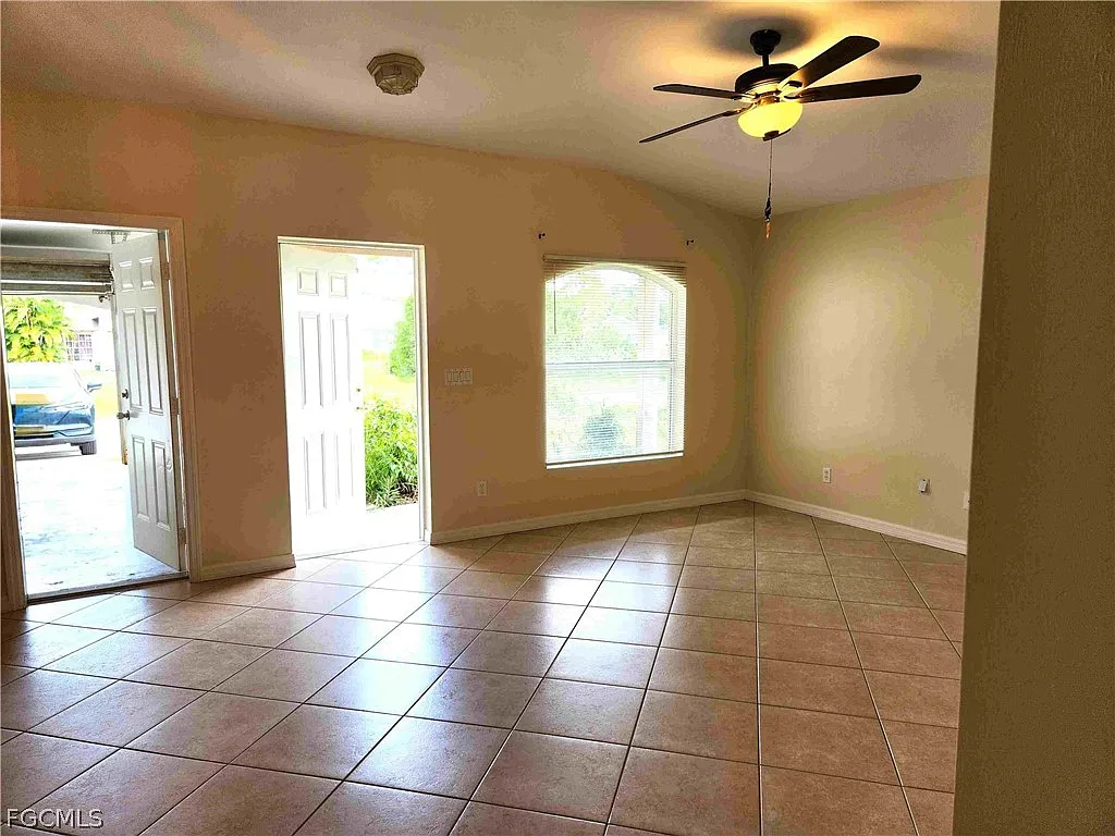 3 bed, 2.0 bath, 1200 sqft, $1,600 — Photo 3