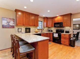 4023 Wedgewood Dr NE, Cedar Rapids, IA 52402