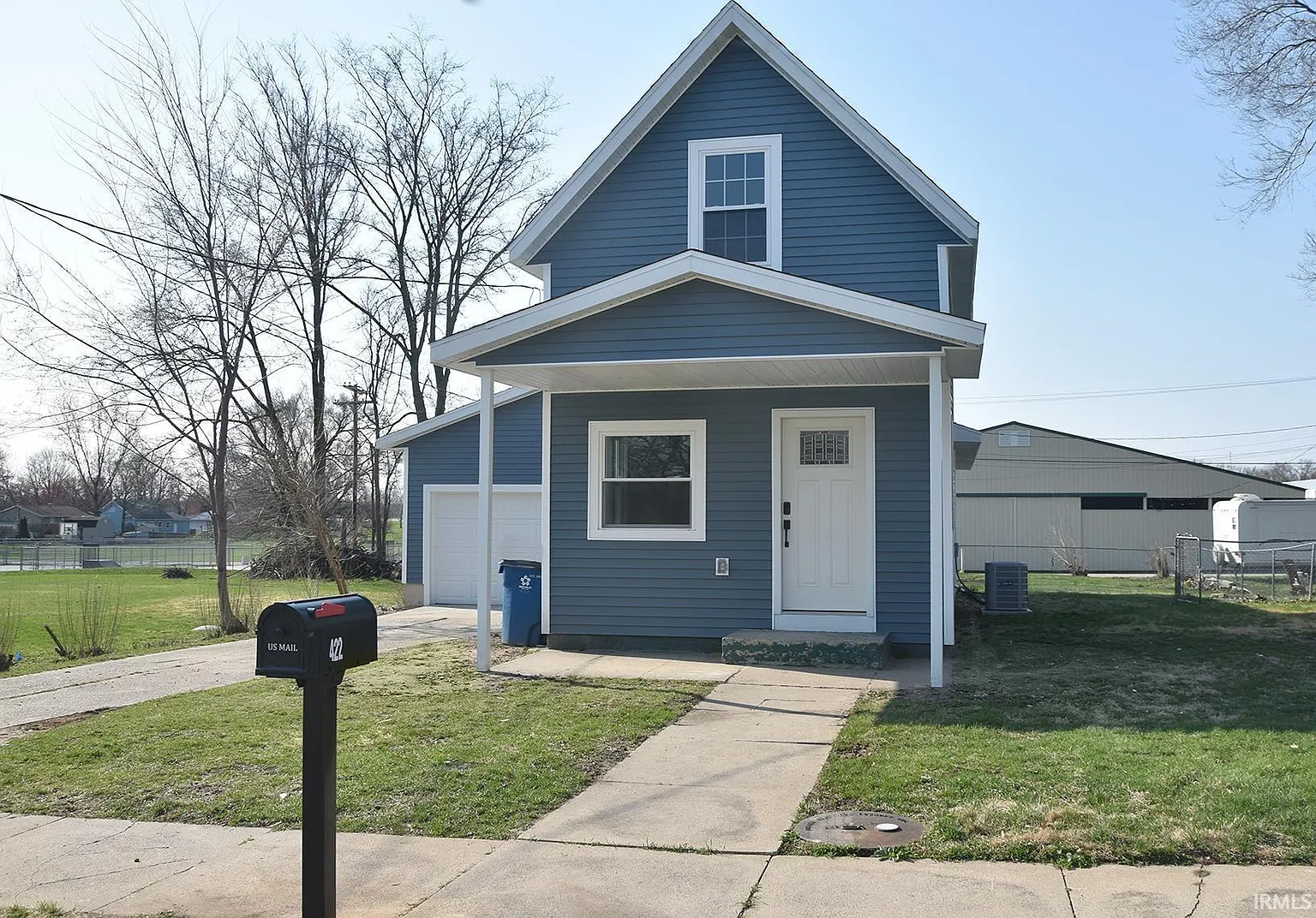 422 E Maple St photo 1