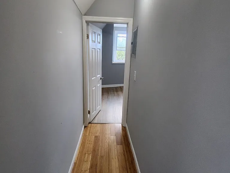201 S 11th St #C — Photo 4