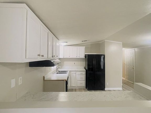 5th image of 4053 NE 213th Terr