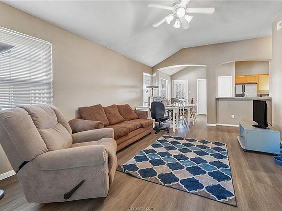 2nd image of 912 Trellis Gate Ct