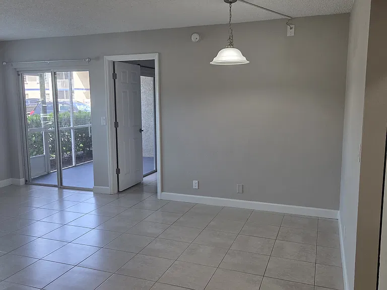 1524 SE Royal Green Cir #Q102 — Photo 7