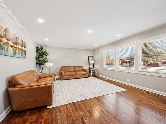 4th image of 120 Walter Ct