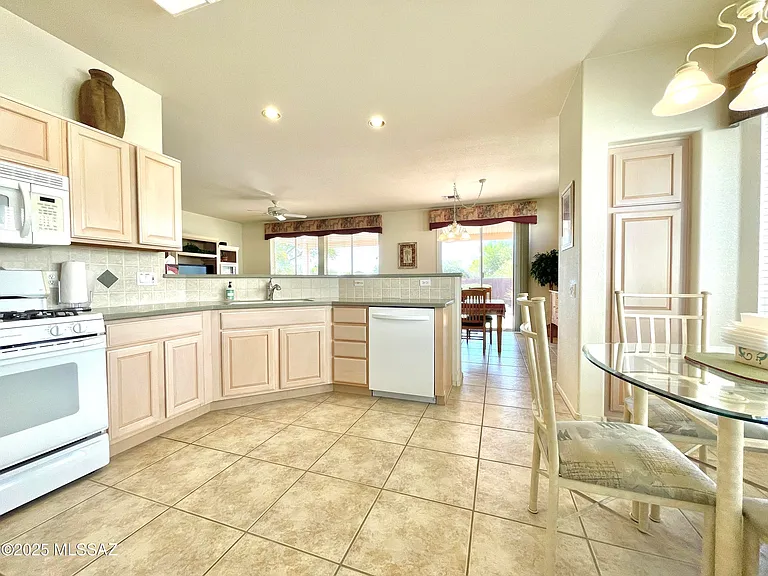 9524 N Twinkling Shadows Way — Photo 9