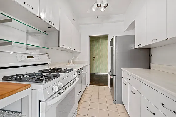 Sold by Douglas Elliman | media 19