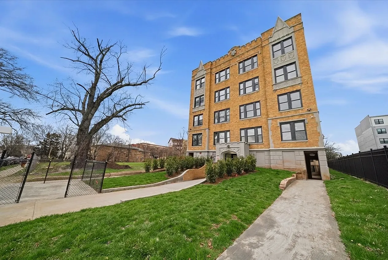 2 bed, 850 sqft, $1,850 — Photo 1