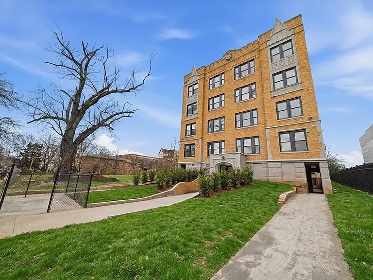 112-114 N Walnut St #2C — Photo 1