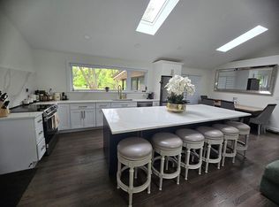 584 Benson Rd, Benton Harbor, MI 49022