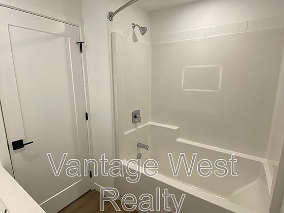 4th image of 1274 Devonshire Ave #309