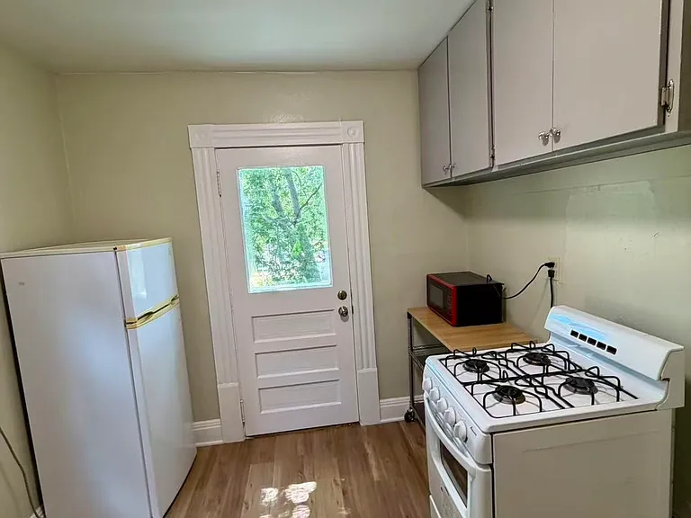 312 S Ingersoll St #1 — Photo 10