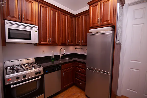 Rented by Batra Group Inc | media 2