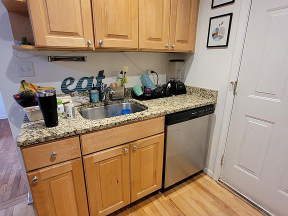 4th image of 681 W Wrightwood Ave APT 2E