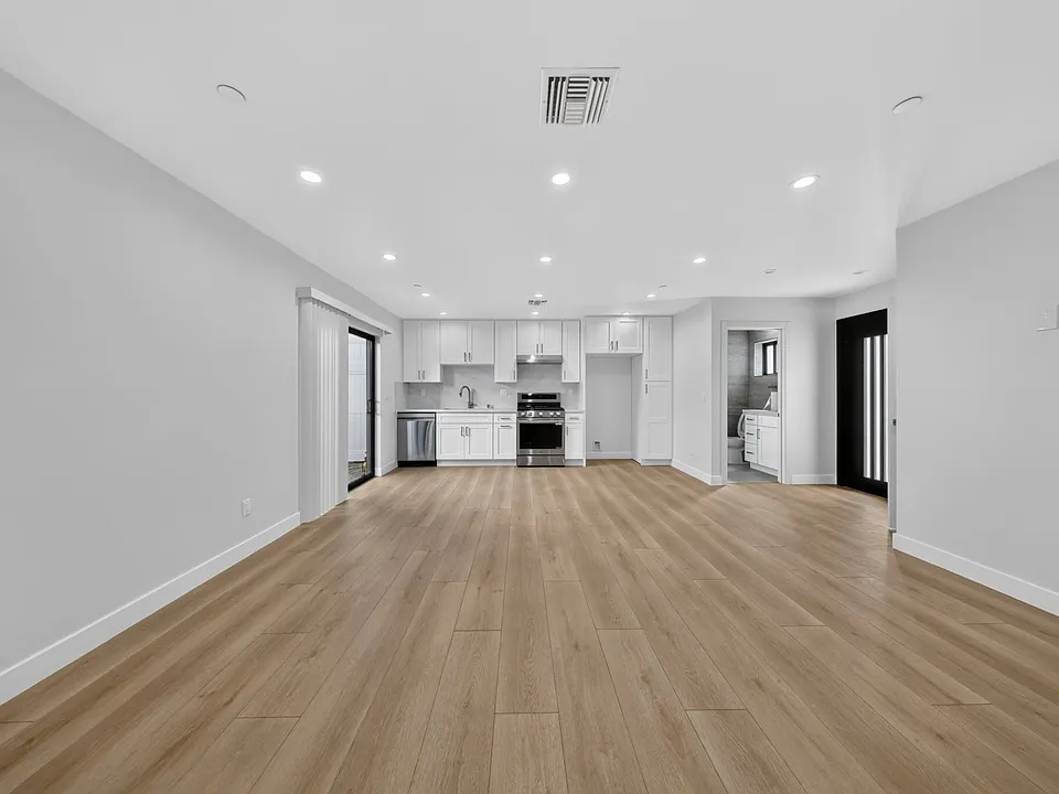 12943 W Kilikia Dr