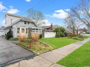 262 Elizabeth Ave, Oceanside, NY 11572