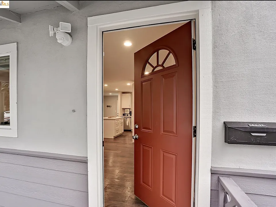 1923 Acacia Ave