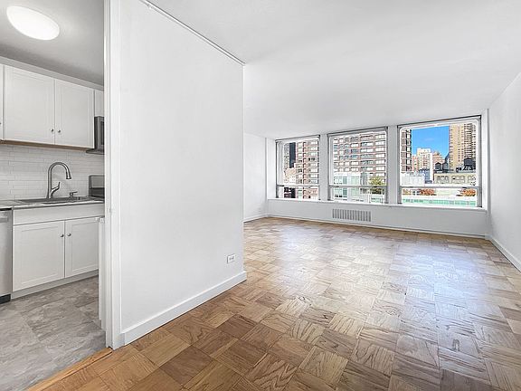5th image of 300 E 33rd St APT 14H