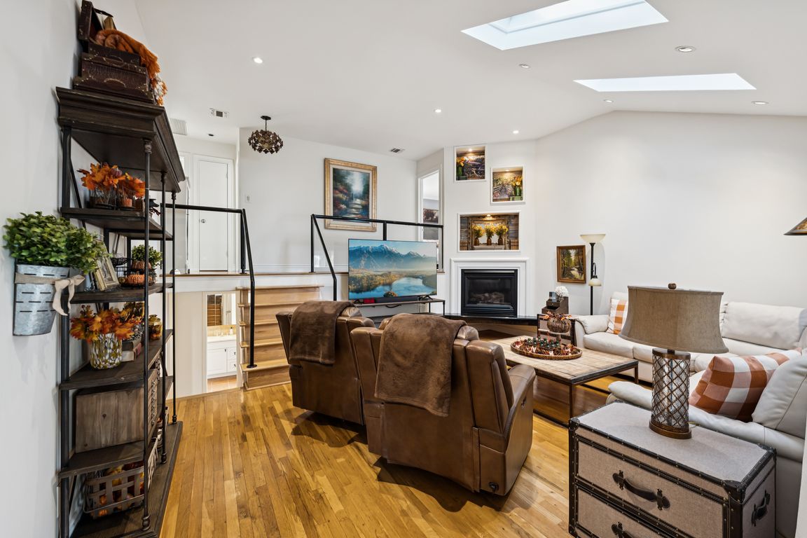 Clark St-S0511-005.jpg