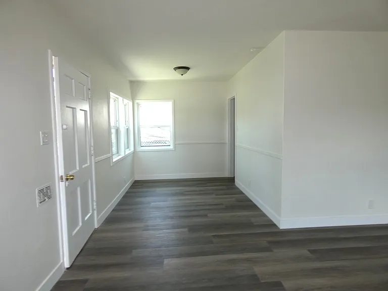 11820 State St — Photo 4
