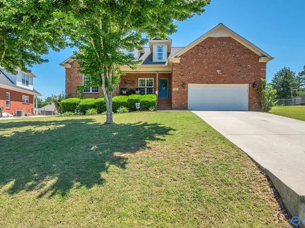 103 Cedar Run Ln, Huntsville, AL 35811