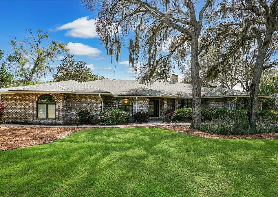 1st image of 210 SHADY OAKS CIRCLE