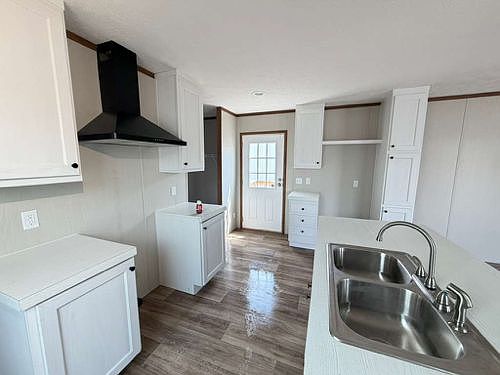2nd image of 606 Paloma Ln