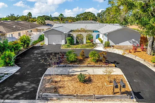1416 Leo Ln E Photo 1