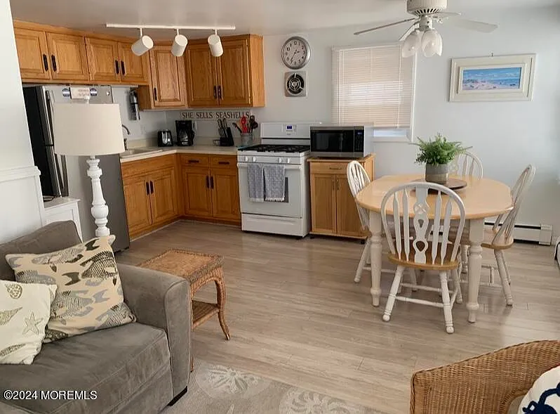 3 bed, 2842 sqft, $3,600 — Photo 3