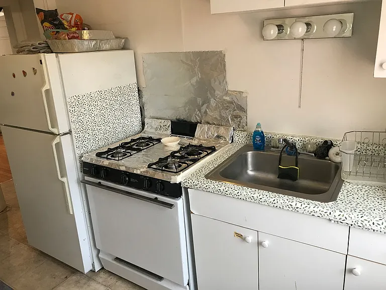 Newport Manor — Photo 83